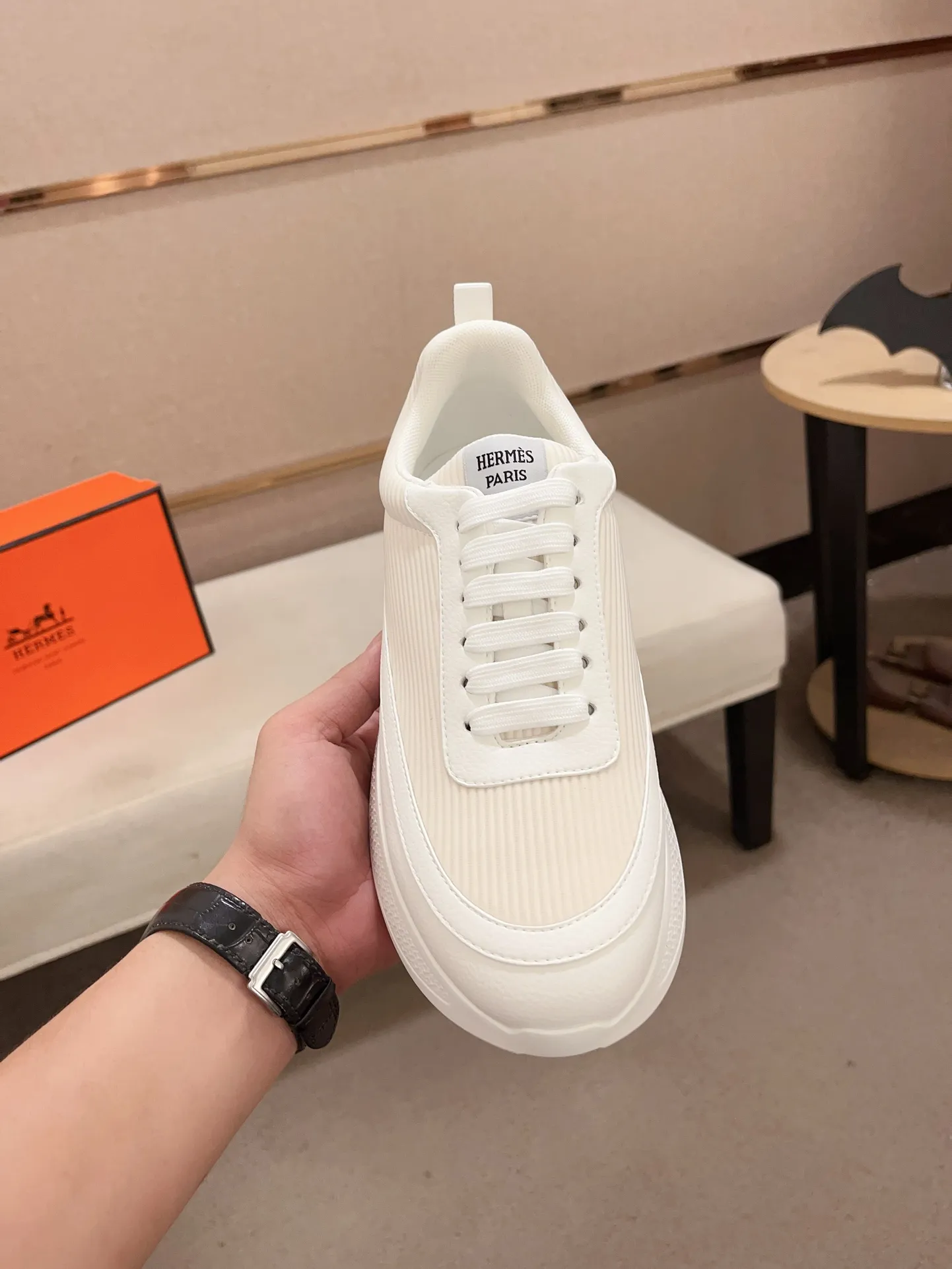 Men's clothing and shoes💰: 440💰《HERMES》【Classic original single version】Hermès; top 🔝purchasing agent🔍🔍men's latest 🇺🇸 counter sales simultaneously, imported from Italy original ▲▲cowhide ▲▲ (high-end, nobility, class) ) Exquisite workmanship (Italian 🇮🇹 imported water-dyed 🐂 cowhide lining) sole: original sole provided by the original factory, ⚠️exclusive double-layer activity·TPR·rubber·combined molded outsole; super comfortable·wear-resistant·non-slip·environmental protection The real thing is more beautiful if you take the real thing (high quality, follow the order). You can enter and exit the counter at will * Number of yards: 38-44 (45 can be customized and cannot be returned or exchanged)